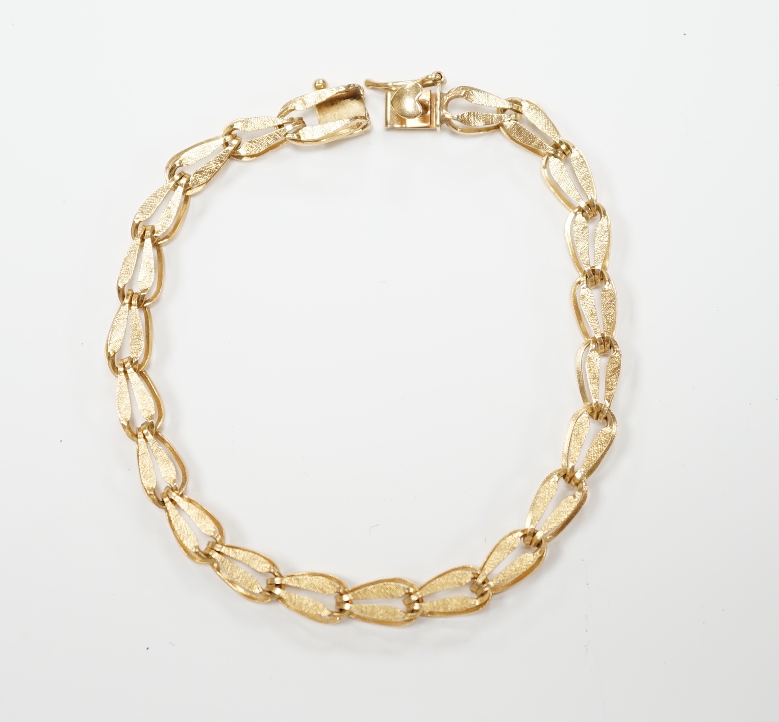 A 14k yellow metal bracelet, 18.5cm, 6.1 grams.